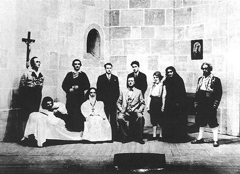 Adel i Mara, fotografija s praizvedbe u Ljubljani 30. studenoga 1932. godine, Josip Hatze i interpreti u dekoru 4. čina opere Adel i Mara