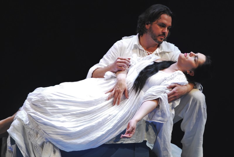 Davor Lešić (Petar) i Adela Golac Rilović (Mirjana), Josip Mandić <em>Mirjana</em>, HNK u Zagrebu, premijera 2008. 