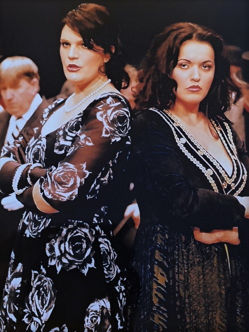 Adela Golac Rilović (Fiorilla) i Kristina Kolar (Zaida), Gioachino Rossini <em>Turčin u Italiji</em>, Rijeka, HNK Ivan pl. Zajca, premijera 2004.