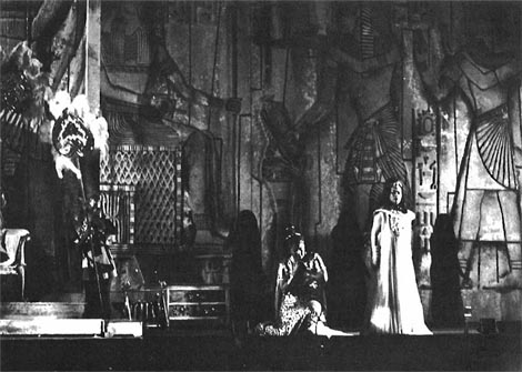 Rita Orlandi Malaspina (Aida) i Biserka Cvejić (Amneris); stota izvedba Aide u veronskoj Areni 28. srpnja 1968.