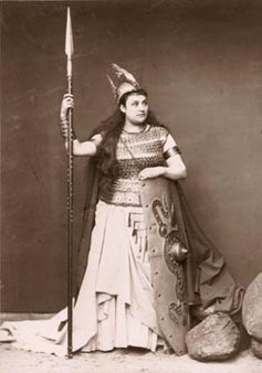 Amalie Materna kao Brünhilda na Svečanim igrama u Bayreuthu, 1876.