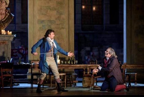 Jonas Kaufmann (Andrea Chénier) i Željko Lučić as Carlo Gérard; Royal Opera House Covent Garden, Umberto Giordano Andrea Chénier, dir. Antonio Pappano, red. David McVicar, foto: © ROH. Bill Cooper 2015.