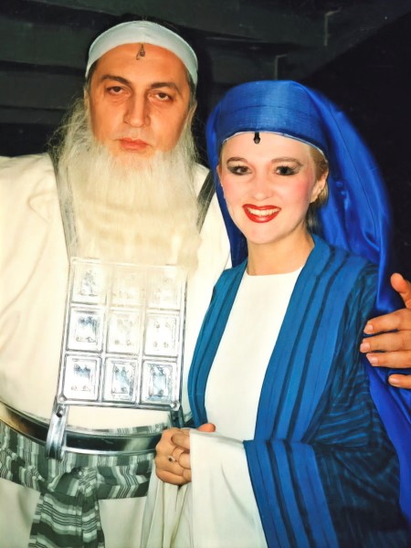 Paata Burchuladze (Zaccaria) i Lidija Horvat-Dunjko kao Anna u garderobi za vrijeme predstave Giuseppe Verdi, <em>Nabucco</em>, produkcija Giuseppea Raffe, München, 1996.