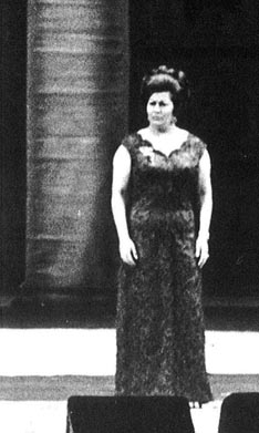 Regine Crespin i Biserka Cvejić pjevaju duet Gioconde i Laure, Amilcare Ponchielli – Gioconda, Gala oproštajni koncert od stare zgrade Metropolitana, 16. travnja 1966.