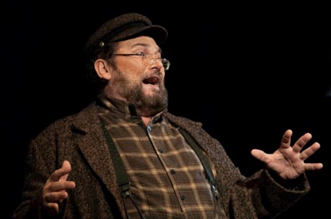 Bojan Šober (Tevje) – Sheldon Harnick i Jerry Bock, Guslač na krovu, HNK Ivana pl. Zajca, Rijeka, premijera 2012.