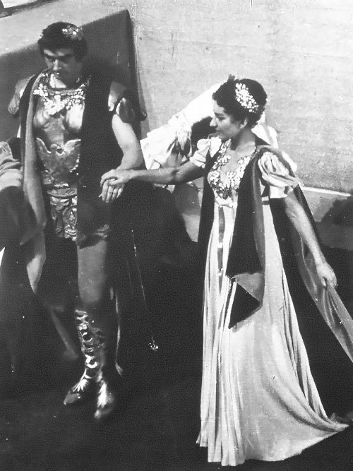 Franco Corelli i Maria Callas nakon izvedbe opere <em>Vestalka</em> Gaspara Spontinija na otvorenju sezone 1954/1955. u Scali