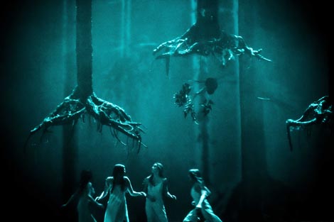 The Metropolitan Opera, New York: Béla Bartók Dvorac Modrobradog, dir. Valerij Gergijev, red. Mariusz Treliński