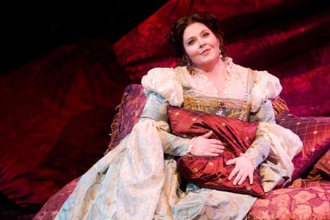 Angela Meade (Elvira); Metropolitan Opera, New York: Giuseppe Verdi, Ernani, dir: Marco Armiliato, red: Pier Luigi Samaritani, foto: Marty Sohl