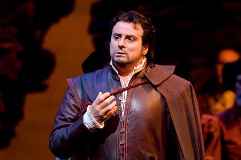 Marcello Giordani (Ernani); Metropolitan Opera, New York: Giuseppe Verdi, Ernani, dir: Marco Armiliato, red: Pier Luigi Samaritani, foto: Marty Sohl
