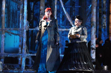 Adela Golac Rilović (Tatjana), Željka Martić (Larina); Hrvatsko narodno kazalište u Zagrebu: Petar Iljič Čajkovski; Evgenij Onjegin, dir: Nikša Bareza, red. Michał Znaniecki, foto: © Mara Bratoš