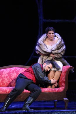 Ljubomir Puškarić (Evgenij Onjegin), Valentina Fijačko (Tatjana); Hrvatsko narodno kazalište u Zagrebu: Petar Iljič Čajkovski; Evgenij Onjegin, dir: Nikša Bareza, red. Michał Znaniecki, foto: © Mara Bratoš