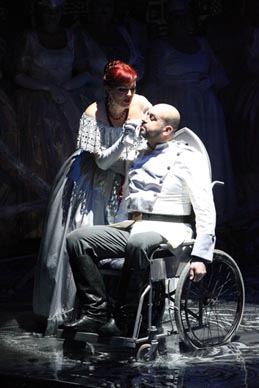 Adela Golac Rilović (Tatjana), Luciano Batinić (Gremin); Hrvatsko narodno kazalište u Zagrebu: Petar Iljič Čajkovski; Evgenij Onjegin, dir: Nikša Bareza, red. Michał Znaniecki, foto: © Mara Bratoš