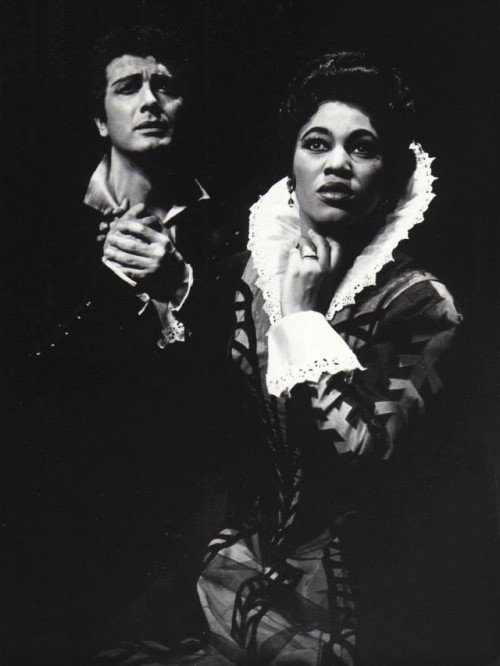 Franco Corelli (Manrico) i Leonthyne Price (Leonora) u Verdijevoj operi <em>Trubadur</em>, prvi nastup u Metropolitanu 27. siječnja 1961.