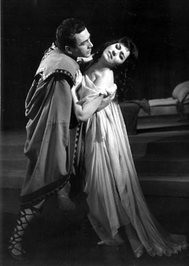 Frano Lovrić (Tarkvinije) i Majda Radić (Lukrecija) – Benjamin Britten, Lukrecija, HNK u Zagrebu, 1962.