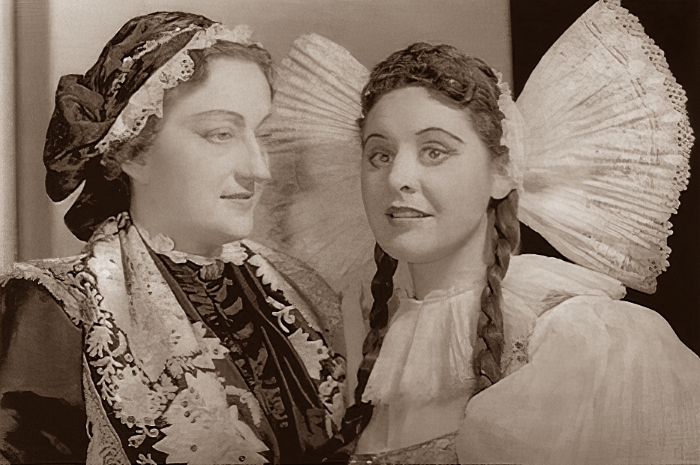 Gjurgja Milinković (Kata) i Sena Jurinac (Marica), Bedřich Smetana, <em>Prodana nevjesta</em>, Bečka državna opera, premijera 1951.