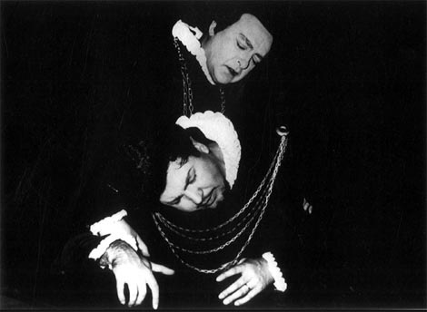 Josip Gostič (Don Carlos) i Vladimir Ruždjak (Posa); Hrvatsko narodno kazalište u Zagrebu: Giuseppe Verdi, Don Carlos, dir. Milan Horvat, red. Vlado Habunek, premijera 19. siječnja 1962.
