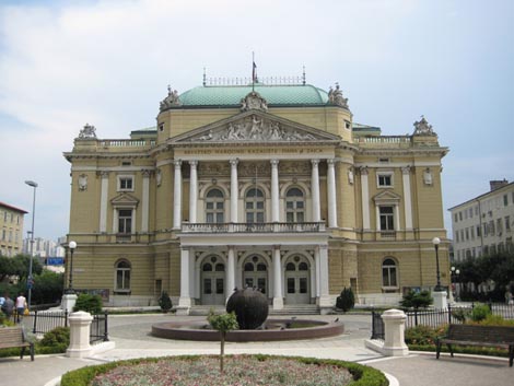 Zgrada Hrvatskog narodnog kazališta Ivana pl. Zajca u Rijeci