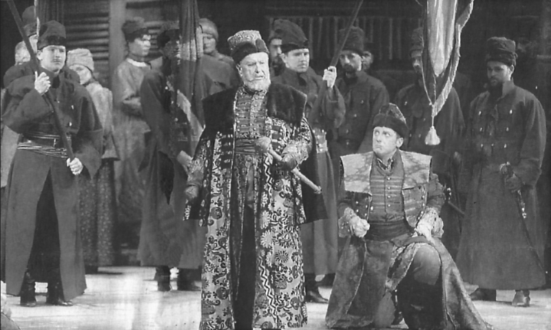 Tomislav Neralić (Ivan Hovanski), Miljenko Đuran (Andrej Hovanski) i zbor Opere, Modest Petrovič Musorgski <em>Hovanščina</em>, HNK u Zagrebu, 1999.