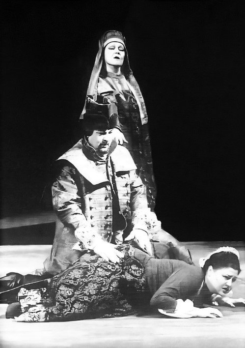 Hrid Matić (Andrej), Ruža Pospiš-Baldani (Marfa) i Dubravka Krušelj (Emma), Modest Petrovič Musorgski <em>Hovanščina</em>, HNK u Zagrebu, premijera 1999.