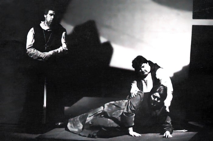 Ivica Čikeš (Gvardijan), Janez Lotrič (Don Alvaro) i Ivanka Boljkovac (Leonora), Giuseppe Verdi <em>Moć sudbine</em>, HNK u Zagrebu, premijera 1996.