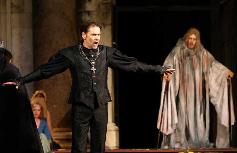 Ivica Čikeš (Filip II.) i Ante Jerkunica (Veliki inkvizitor), Giuseppe Verdi, <em>Don Carlos</em>, 54. Splitsko ljeto, premijera 2008.