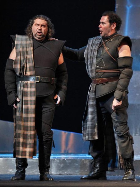 Jurij Nečajev (Macbeth) i Ivica Čikeš (Banco), Giuseppe Verdi, <em>Macbeth</em>, HNK Split, 2010.