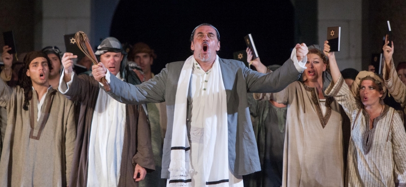 Ivica Čikeš (Zaccaria) i zbor Opere, Giuseppe Verdi <em>Nabucco</em>, Splitsko ljeto, Peristil 2012. 