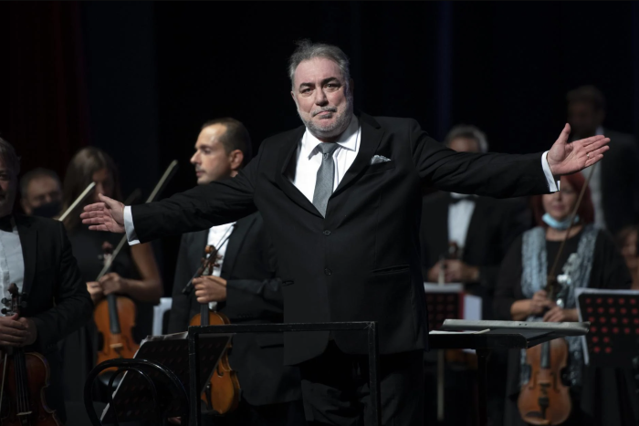 Ivo Lipanović (Dubrovnik, 10. listopada 1958.), dirigent