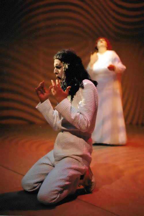 Josip Lešaja (Pelleas) i Rebeka Radovan (Melisanda), Claude Debussy <em>Pelleas i Melisanda</em>, SNG u Ljubljani, premijera 1997., autor fotografije Uroš Zajec