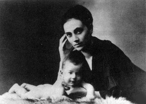 Kamila Stösslová s mlađim sinom Ottom, 1917.