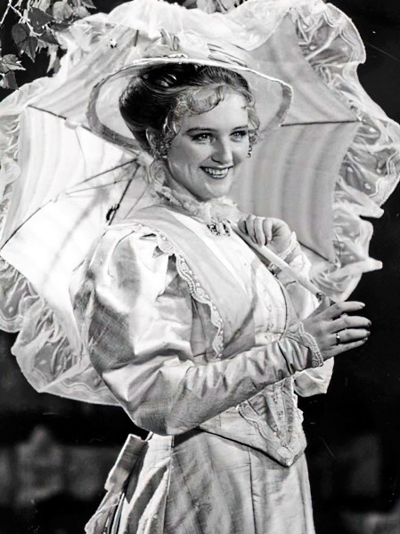 Lidija Horvat kao Lady Šram na praizvedbi mjuzikla <em>Lady Šram</em> Nina Škrabe i Arsena Dedića u  Gradskom kazalištu Komedija u Zagrebu u veljači 1991.