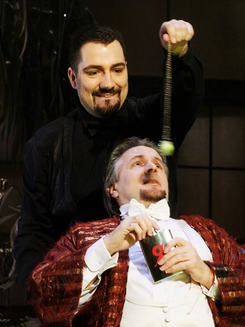 Ljubomir Puškarić (Dr. Falke) i Hrid Matić (Eisenstein), Johann Strauss, <em>Šišmiš</em>, HNK u Zagrebu, 2010.