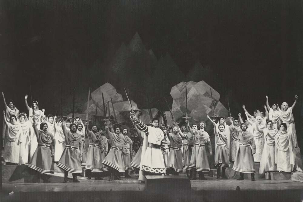 Ljubomir Strgačić kao Porin i ansambl Opere, Vatroslav Lisinski, <em>Porin</em>, finale II. čina, 1966. 