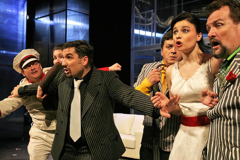 Sergej Kiselev (Grof Almaviva), Arijana Marić Gigliani (Berta), Ljubomir Puškarić (Figaro), Siniša Štork (Don Basilio), Helena Lucić (Rosina), Bojan Šober (Bartolo), Gioachino Rossini, <em>Seviljski brijač</em>, Hrvatsko narodno kazalište Ivana pl. Zajca Rijeka, 2008.