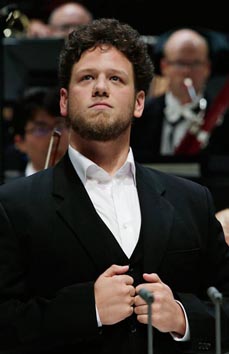 Matija Meić je u finalu Međunarodnog natjecanja Mirjam Helin u Helsinkiju u kolovozu 2014. uz Orkestar helsinške filharmonije pod dirigentskim vodstvom Hanua Lintuma pjevao Prizor smrti Pose iz opere Don Carlo Giuseppea Verdija