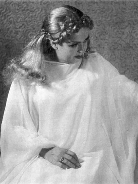 Mica Glavačević kao Lucia, Rijeka, 1954. 