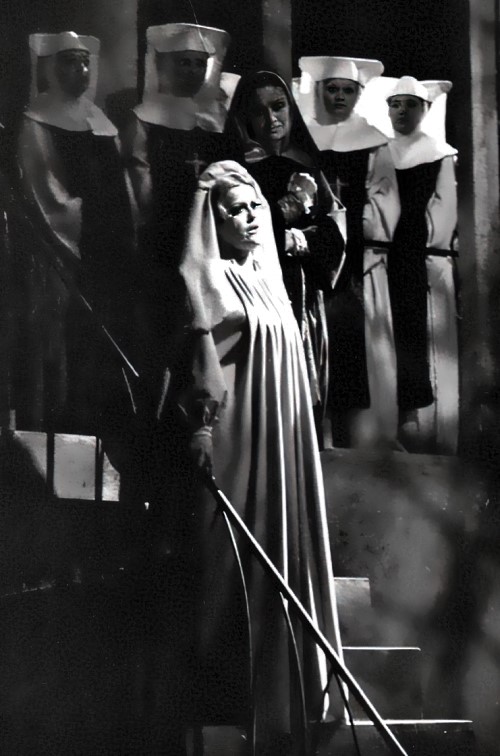 Mila Kirinčić (Leonora) i Zbor Opere – Giuseppe Verdi, <em>Trubadur</em>, HNK u Zagrebu, 1975.