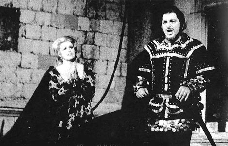 Mila Kirinčić (Leonora) i Ferdinand Radovan (Grof Luna) – Giuseppe Verdi, Trubadur, Splitsko ljeto, Peristil