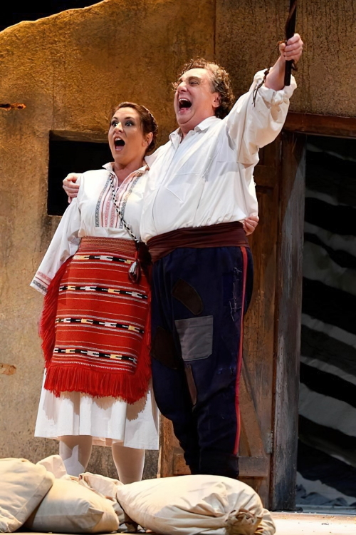 Antonija Teskera (Đula) i Miljenko Đuran (Mića), Jakov Gotovac <em>Ero s onoga svijeta</em> u izvedbi HNK-a Splitu na česmi u Vrlici 2018.