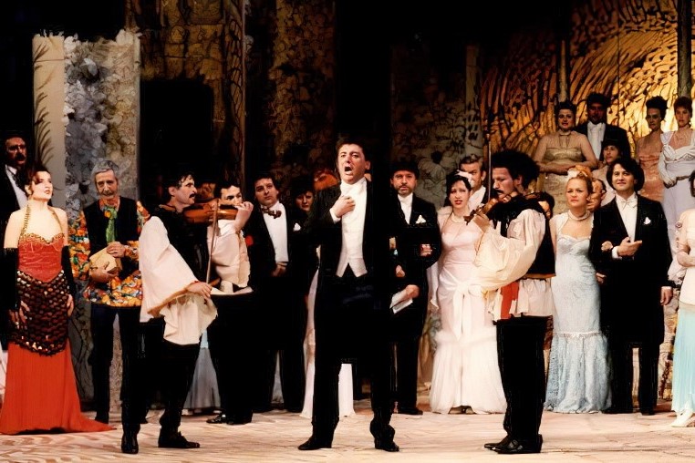 Miljenko Đuran (Tassilo) i ansambl, Emmerich Kálmán <em>Grofica Marica</em>, HNK u Osijeku, premijera 1997.