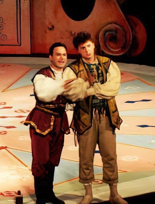 Živko Želev (Belmonte) i Miljenko Đuran (Pedrillo), Wolfgang Amadeus Mozart <em>Otmica iz saraja</em>, HNK u Osijeku, debi 19. travnja 1991.