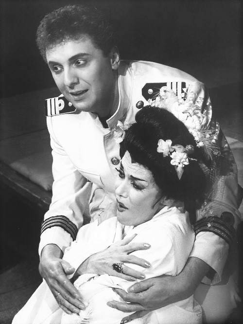 Miljenko Đuran (Pinkerton) i Cynthia Hansell-Bakić (Cio Cio San), Giacomo Puccini <em>Madame Butterfly</em>, Narodno kazalište Ivana Zajca, Rijeka, premijera 1991. 