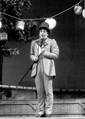 Vašek – HNK u Zagrebu: Bedřich Smetana, Prodana nevjesta, dirigent Zoran Juranić, redatelj Nicolaus Windisch Spoerk, 1994., foto: Arhiv HNK-a u Zagrebu