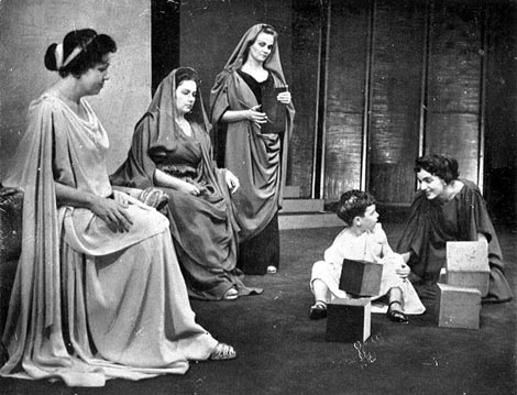 Mica Glavačević (Virgilija) i Milka Bertapelle (Volumnija) – Stjepan Šulek, Koriolan, HNK u Zagrebu, 1958.