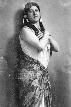 Mira Korošec kao Kraljica od Sabe