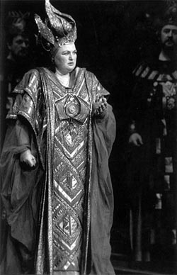 Mirela Toić kao Norma