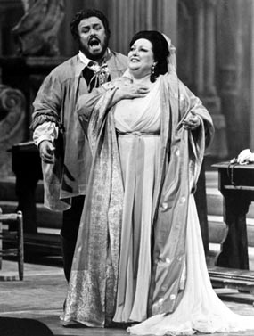 Luciano Pavarotti (Cavaradossi) i Montserrat Caballé (Tosca) - Giaccomo Puccini, Tosca, Metropolitan Opera, New York, 1985., foto: James Heffman/Metropolitan Opera