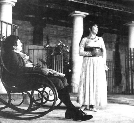 Vladimir Ruždjak (Figaro) i Nada Siriščević (Rosina) – Gioachino Rossini, Seviljski brijač, Splitsko ljeto 1969., Meštrovićev Kaštelet