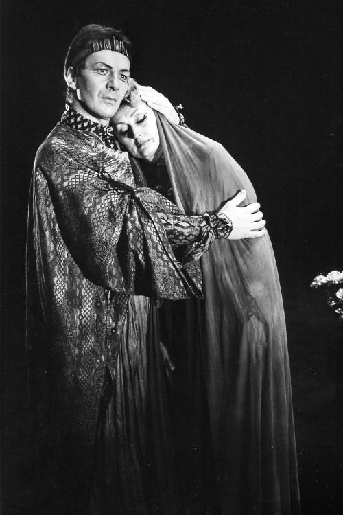 Ivica Trubić (Kolatin) i Nelli Manuilenko (Lukrecija), Benjamin Britten <em>Nasilje nad Lukrecijom</em>, HNK u Zagrebu, 1997.