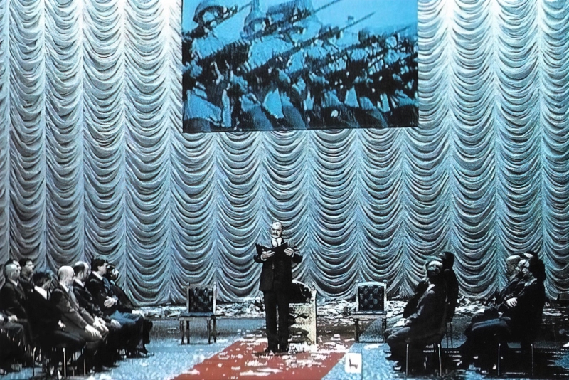 Prvi nastup Nevena Belamarića kao Borisa Godunova u Komische Oper u Berlinu 3. listopada 2001. Redatelj: Uwe Erik Laufenberg 